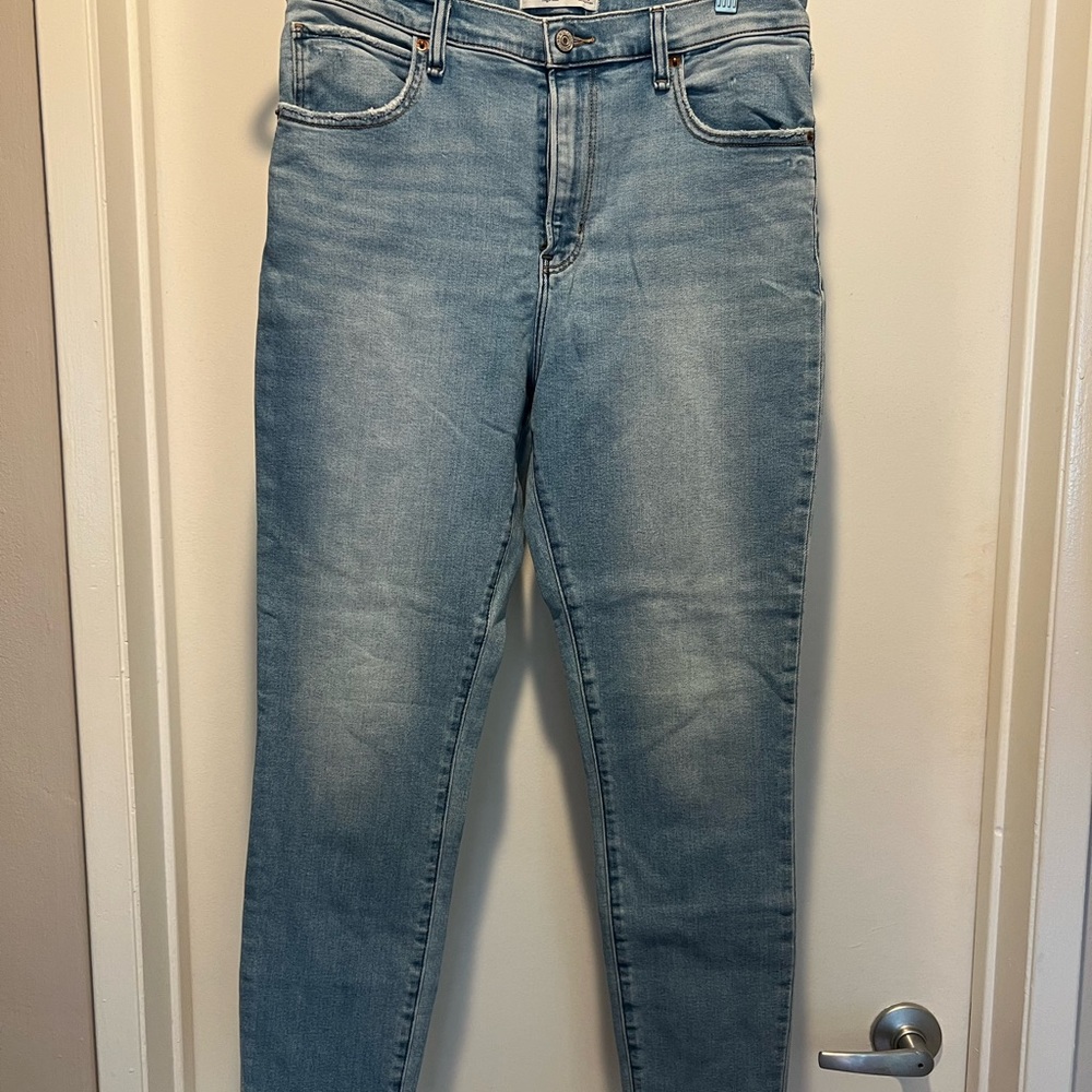 Abercrombie & Fitch The Super Skinny High Rise, light wash, 31 / 12 regular.